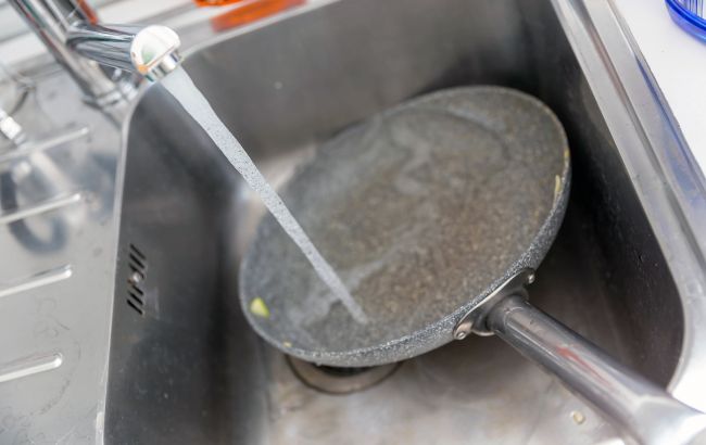Как без усилий отмыть сковороду от жира: лайфхак от английских хозяек