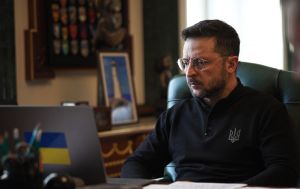 Зеленський під час поїздки на фронт доручив посилити захист Запоріжжя та області
