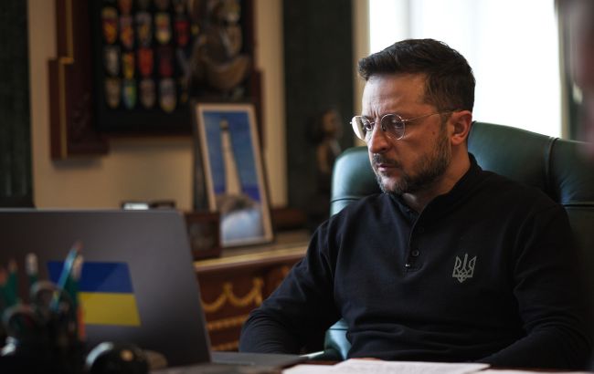 Зеленский во время поездки на фронт поручил усилить защиту Запорожья и области