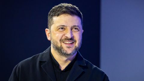 Зеленський вручив громадам відзнаку "Місто-герой": хто в списку