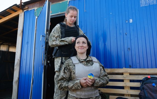 Нужно ли женщинам становиться на военный учет за границей: все детали