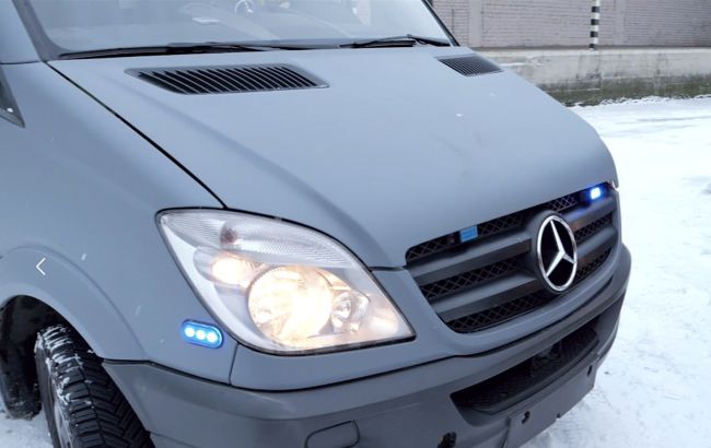 Волонтери "Української команди" передали машину "швидкої" 20-му армійському корпусу