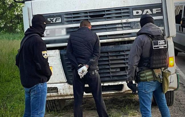 "Розбійники з широкої дороги". В Одеській області затримали банду, яка нападала на далекобійників