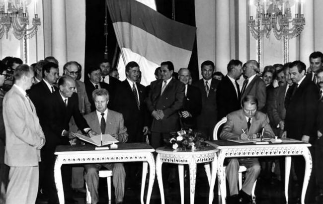 Компромиссы с коммунистами. Как принимали Конституцию в 1996 году и что с ней не так?