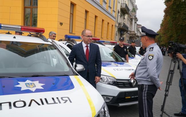 Степанов передав поліції Одеської області 77 патрульних авто