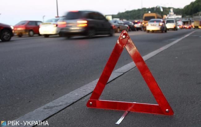 На автодороге Киев-Чоп произошло тройное ДТП, пострадали четыре человека