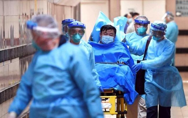 У Китаї тисячі лікарів захворіли коронавірусом
