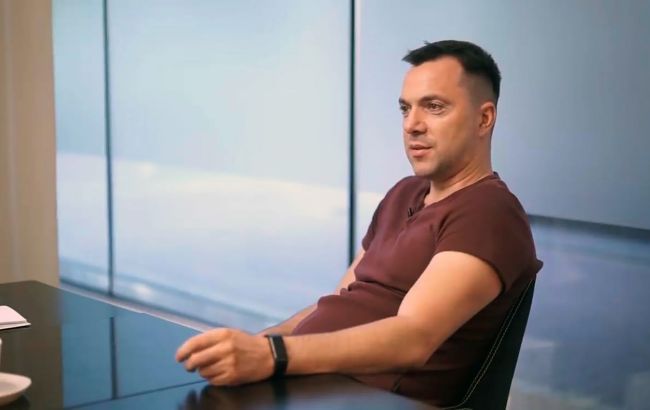 Арестович, який втік з України, "засвітився" у Монако (відео)