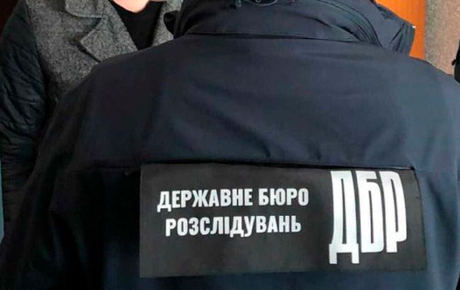 У пункті пропуску в Одеській області затримали чоловіка з 57 паспортами, сім з них - російські