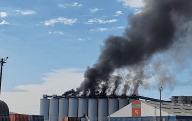 Друга за тиждень. Пожежа сталася на елеваторі у порту Франції