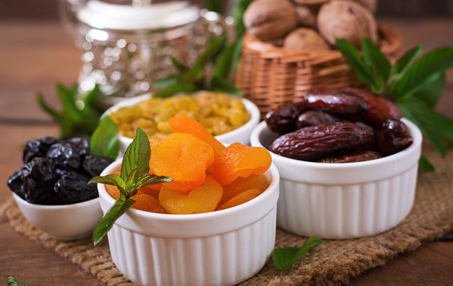 Эксперт рассказала, кому запрещено есть сухофрукты: вы будете удивлены