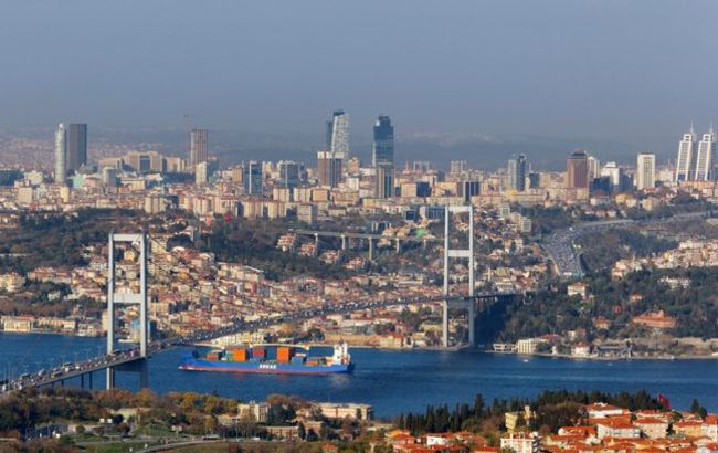 В Черное море вошли три военных корабля России