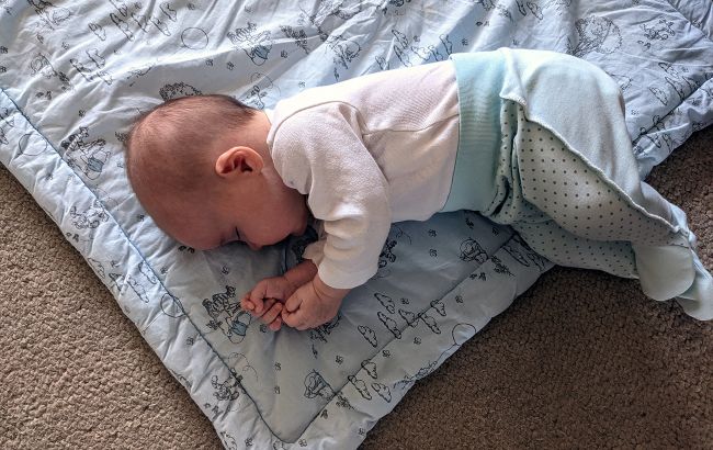 Как быстро и без проблем уложить ребенка спать: назван главный секрет