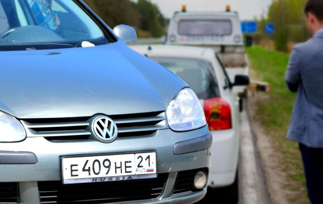 В Латвии планируют штрафовать водителей за наклейки "я россиянин" на автомобилях