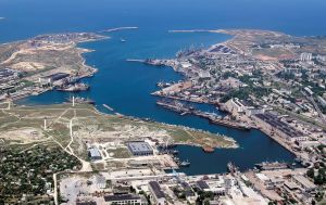 Крим масовано атакували невідомі дрони: на аеродромі "Саки" було чути вибухи