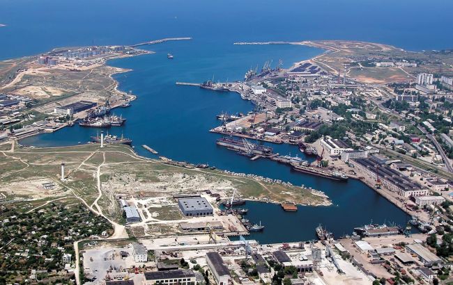 Остановили движение по морю и жалуются на атаку дронов: россияне объявляли тревогу в Севастополе