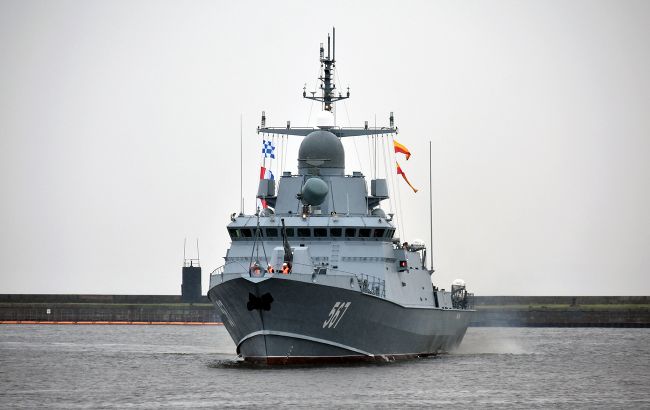Удар ЗСУ по Керчі. У РФ підтвердили пошкодження корабля на суднобудівному заводі