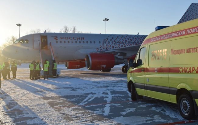 В России произошло ЧП с самолетом с пассажирами на борту: врачи убегали
