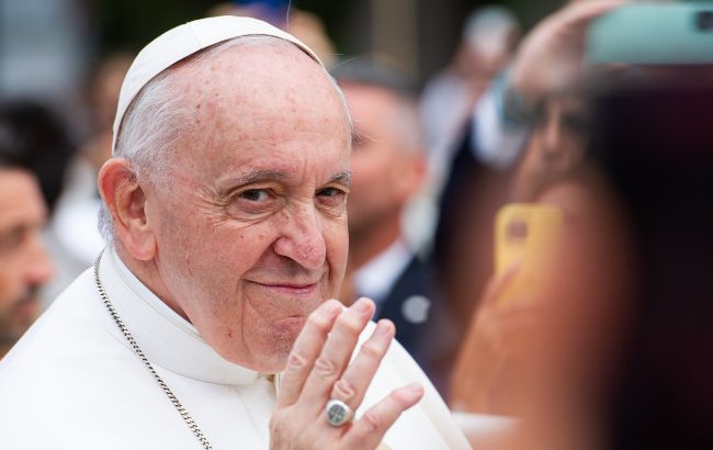 "Войны продолжают сеять смерть". Папа Римский помолился за мир между Украиной и РФ
