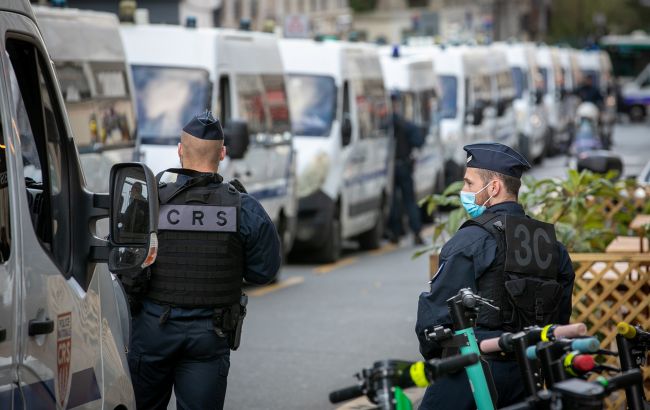 У Парижі чоловік напад із ножем на перехожих, є поранені