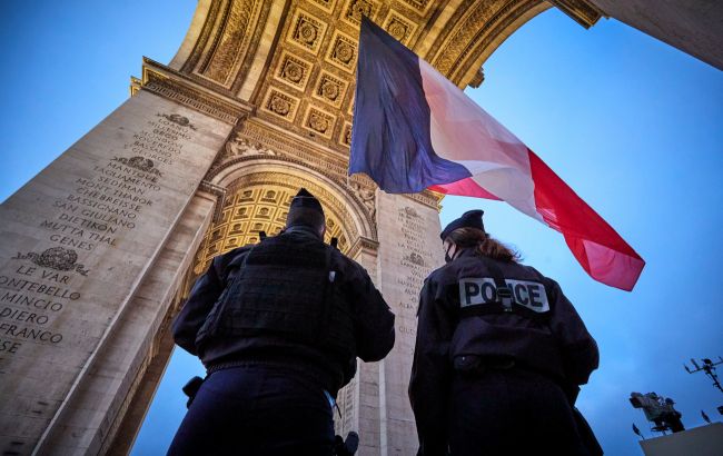 У Парижі винесли вирок молдаванам за графіті з трунами "солдатів Франції в Україні"