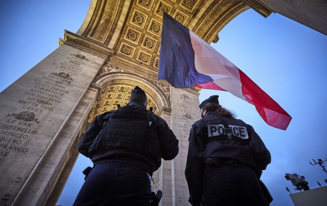 У Франції виявили мережу ріелторів, які допомагали олігархам РФ ухилятись від санкцій