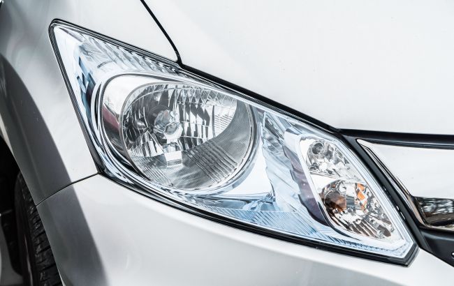 Як повернути блиск фарам автомобіля: допоможе неочікуваний фрукт