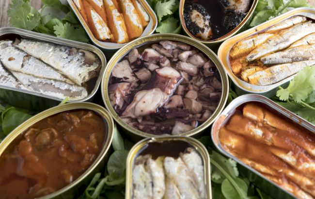 Названо найшкідливіший тип рибних консервів: краще не купуйте такі