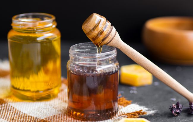 Літо - сезон свіжого меду: названа його головна небезпека