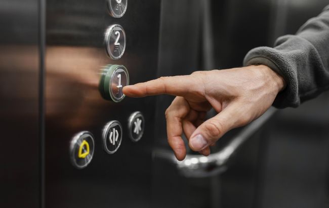 Что делать, если вы застряли в лифте во время отключения света: важные советы