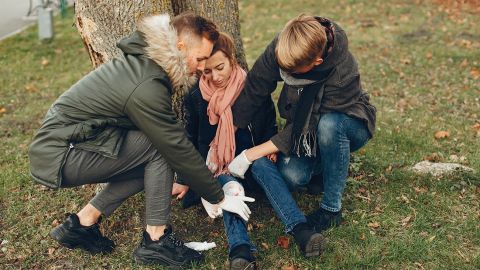 Як розпізнати перелом і надати першу допомогу: медична інструкція