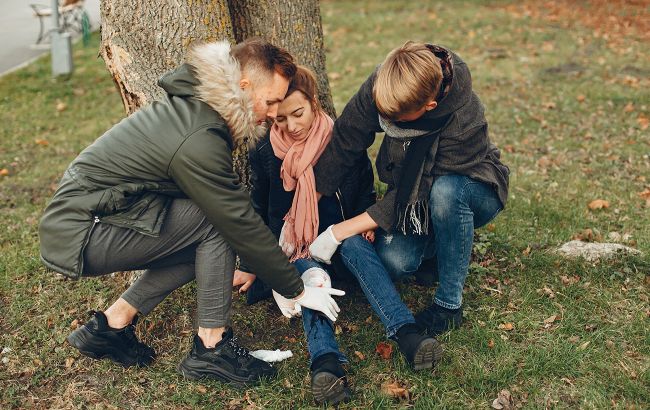 Как распознать перелом и оказать первую помощь: медицинская инструкция