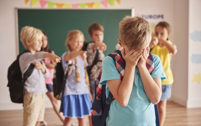 Без надбавок и премий. Омбудсмен предлагает наказывать учителей за буллинг в школах