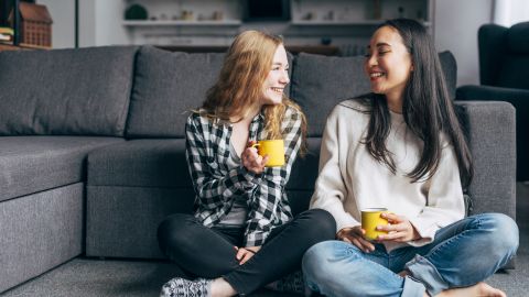 Психологи рассказали, какие темы не стоит обсуждать с подругами: будет только хуже