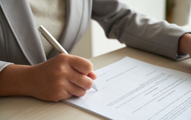 Нотариусы в Украине работают во время войны: что можно оформить и что нельзя