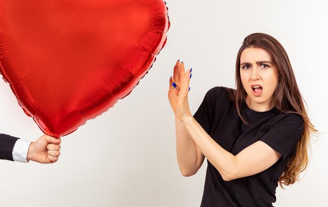 Праздник не ко времени? 66% украинцев не будут праздновать День влюбленных (опрос)