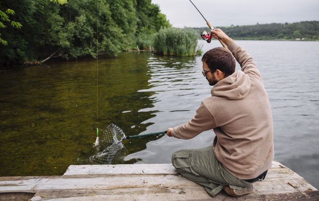 Куди поїхати на рибалку у серпні, щоб мати гарний улов: кращі місця в Україні