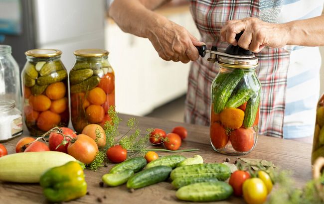 Какие овощи и фрукты можно заморозить, засушить или консервировать в сентябре: готовим запасы на зиму