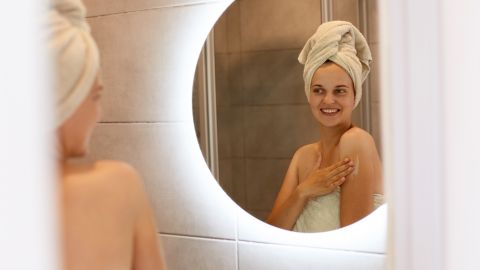 Какие бьюти-процедуры нельзя делать утром: могут испортить состояние кожи