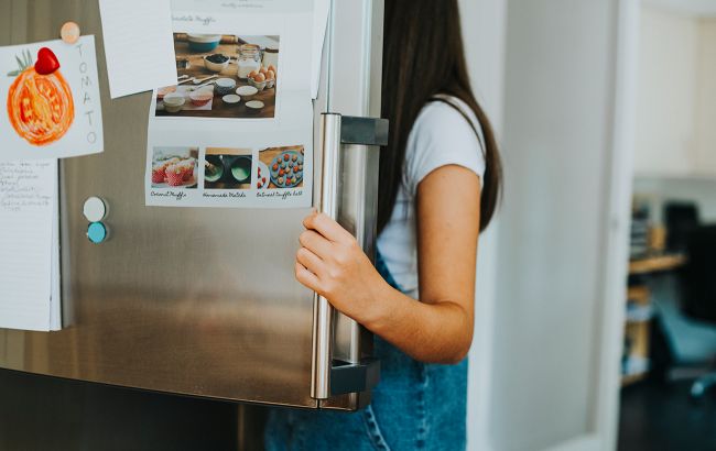 Нічні набіги на холодильник можуть впливати на психічне здоров'я: нове дослідження