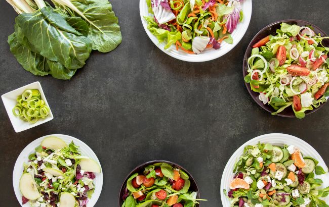 Салаты, которые можно приготовить без света и плиты: праздничные рецепты