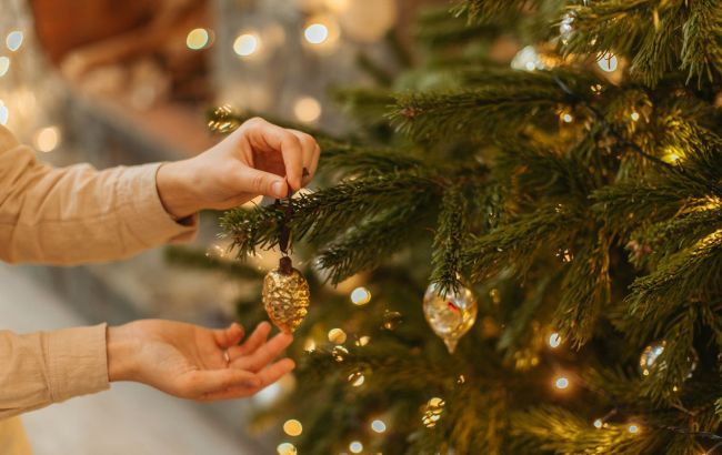 Как убрать елку так, чтобы не засыпать все иголками: полезный лайфхак