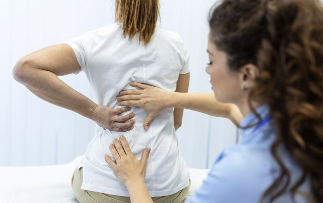 Невролог назвав позу, яка "вбиває" коліна і хребет. В ній ми проводимо багато часу