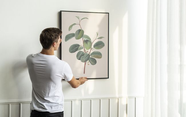 Цей простий спосіб допоможе вам повісити картину, не свердлячи стіну