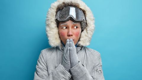 Врач рассказал, кому опасно быть на  сильном морозе