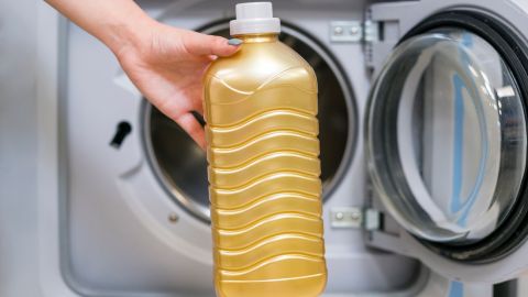 Как правильно постирать пуховик: эти советы помогут не испортить любимую куртку