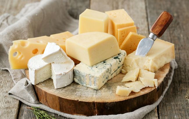 Где лучше всего хранить дома сыр, чтобы он был свежим и не плесневел