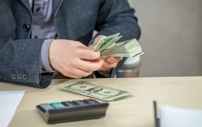 "Организовывали" выезд за границу за деньги. Будут судить работников военкомата