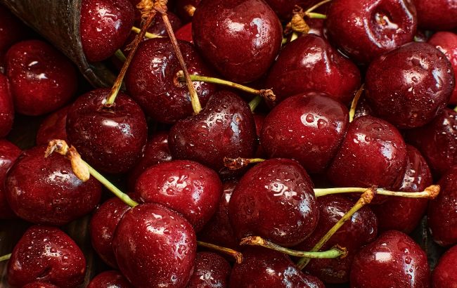 В Києві продають черешню по "космічній" ціні: кілограм від 1000 гривень