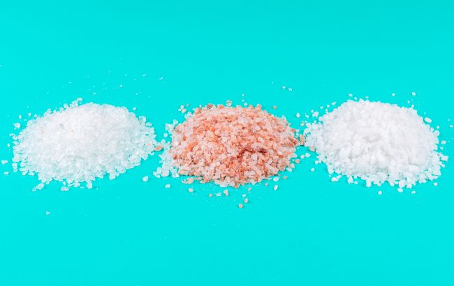 Гималайская или обычная? Эксперт объяснил, какая соль лучше для здоровья
